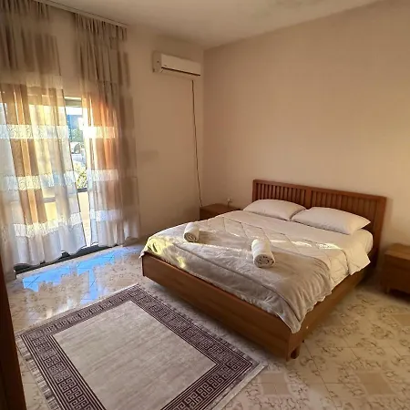 Hostel Rinas بيت شباب *